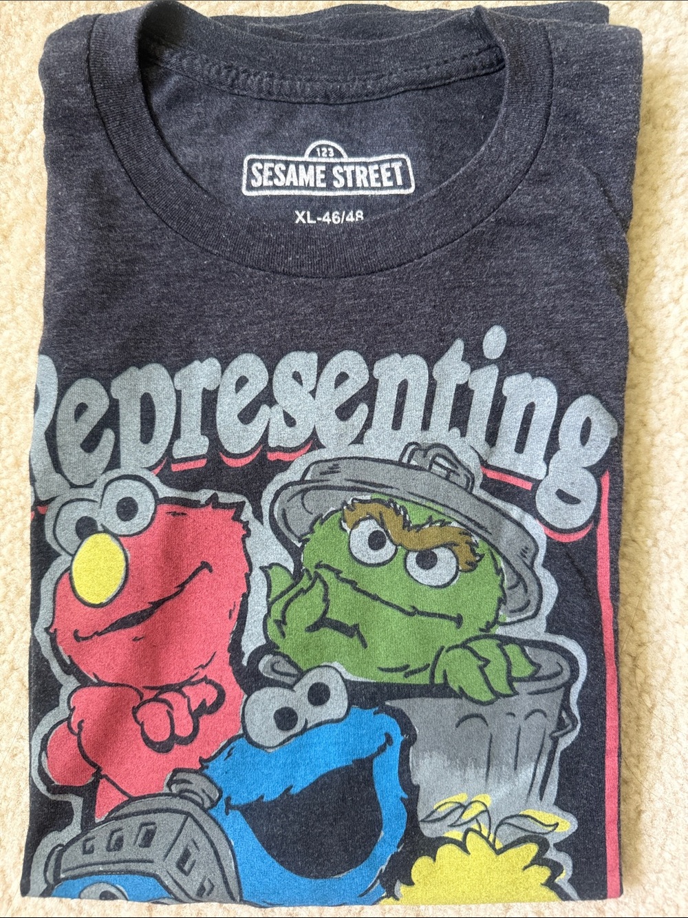 Sesame Street !!! Gray Printed Tee size XL 50% cotton 50% polyester